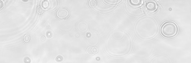 水纹理与圆圈在水覆盖效果的照片或模型。有机浅灰滴影的焦散效应与波的折射光。长横幅与空白。图片下载