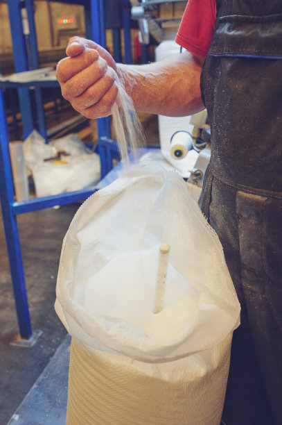 白色开口塑料袋装颗粒图片下载