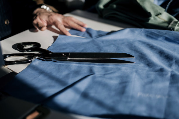 工艺车间的裁缝图片下载