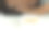 亚洲男员工在繁忙的加班时间匆匆吃着方便面。图片下载