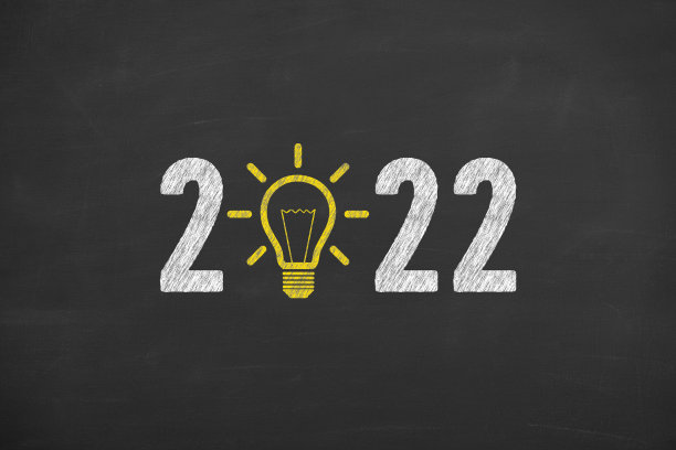 在黑板背景上绘制2022年新年想法图片下载