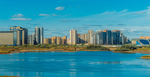 俄罗斯一个城市的居民区。鞑靼斯坦喀山的高层住宅区图片下载