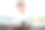 年轻时尚的商业妇女在白色衬衫与手包图片下载