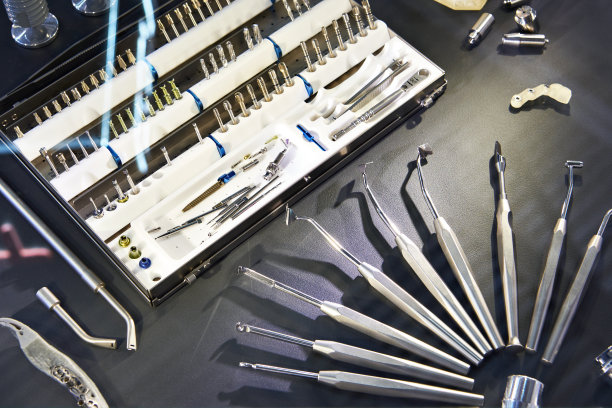 钛制牙科器械、钻头和驱动器图片下载