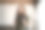 一个十几岁的女学生的肖像与背包在家里图片下载