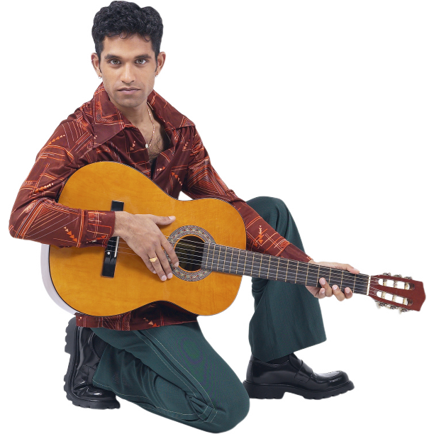 男人弹吉他图片下载