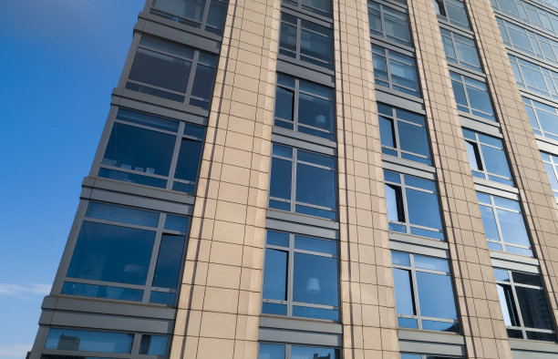 住宅的立面。空中drone-made图片。图片下载