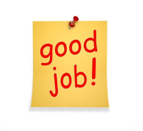 黄色的便利贴与良好的工作和红色推针在白色背景图片下载