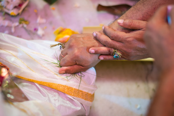 孟加拉婚礼阿什瓦德仪式新娘的父亲和新郎孟加拉婚礼库存照片图片下载