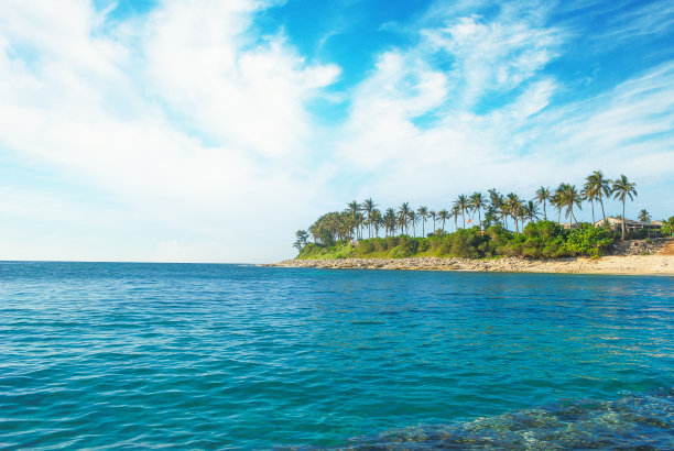 在越南广义市的Lyson或Lyson岛，岩石和海滩的美丽风景图片下载