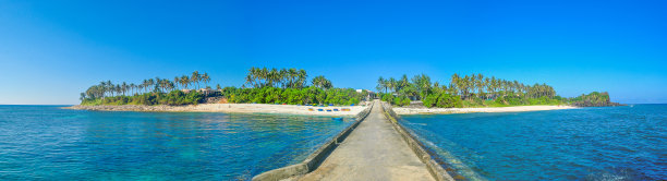 在越南广义市的Lyson或Lyson岛，岩石和海滩的美丽风景全景。图片下载