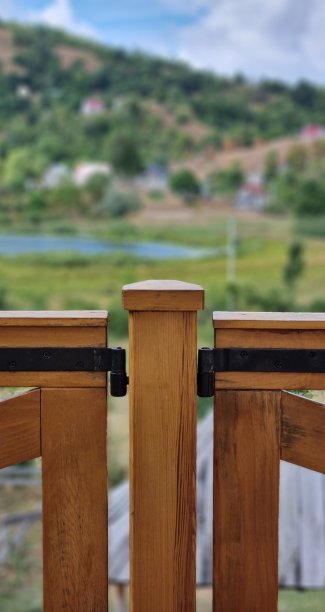 村子里的木栅栏图片下载