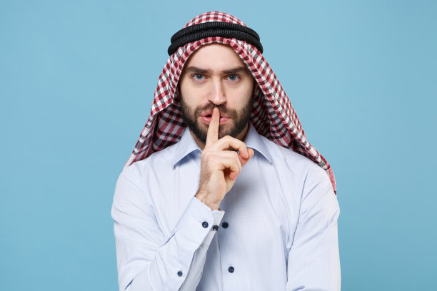 戴着凯夫耶圣洁头巾的阿拉伯男子，示意安静图片下载