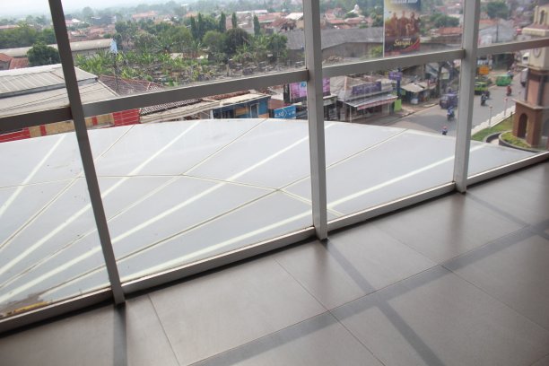 建筑物的玻璃窗图片下载