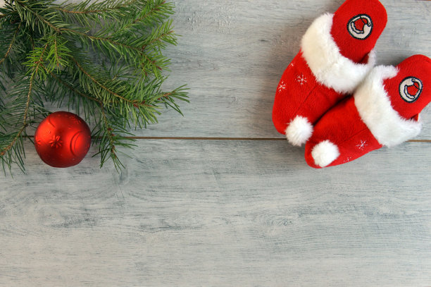 圣诞树上的圣诞拖鞋图片下载