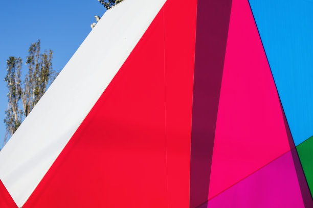 抽象的架构的背景。几何色彩的建筑元素与现代的外观。抽象的城市现代外观，充满活力的色彩。极简主义图片下载