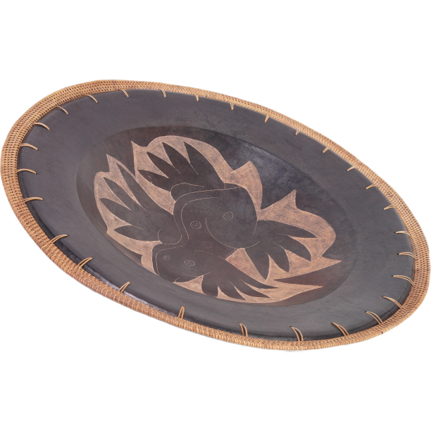 一个黑色工艺盘子图片下载