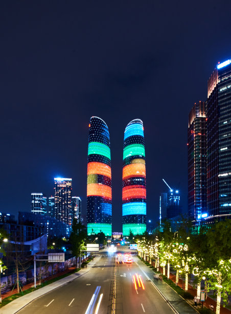 中国，四川省，成都金融中心，跨双子星大道双塔图片下载