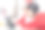 两个亚洲孩子小女孩穿着圣诞老人在电子平板电脑上与朋友聊天。圣诞假期概念股票照片图片下载