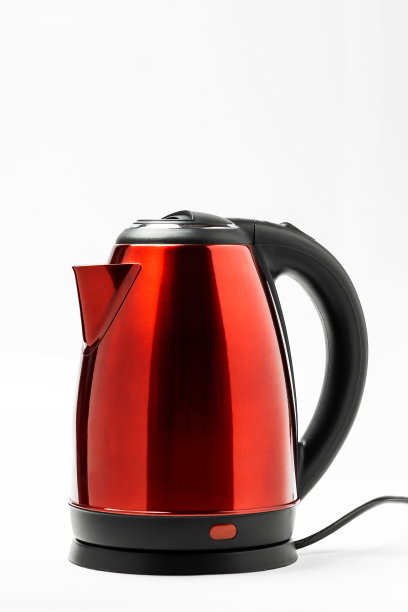 红色不锈钢电热水壶隔离在白色背景图片下载
