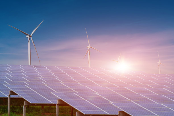 太阳能电池板与风力涡轮机日落天空背景图片下载