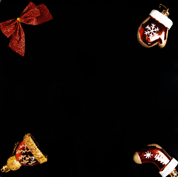 喜庆的圣诞节和新年卡在黑色木制背景图片下载