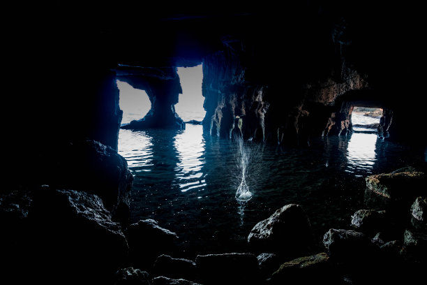 塔拉达洞穴，西班牙爪哇海岸的一个海洞。图片下载