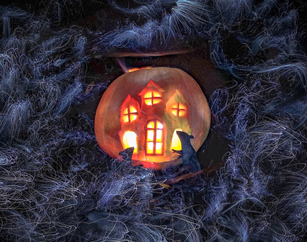 万圣节南瓜雕城堡里有老鼠图片下载