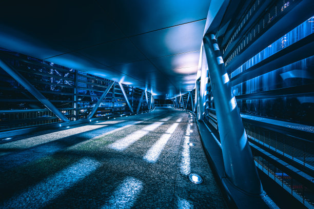 空荡荡的行人在城市的街道上过渡图片下载