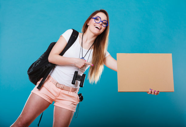 一个带着空白签名的女人搭顺风车给你发短信。图片下载