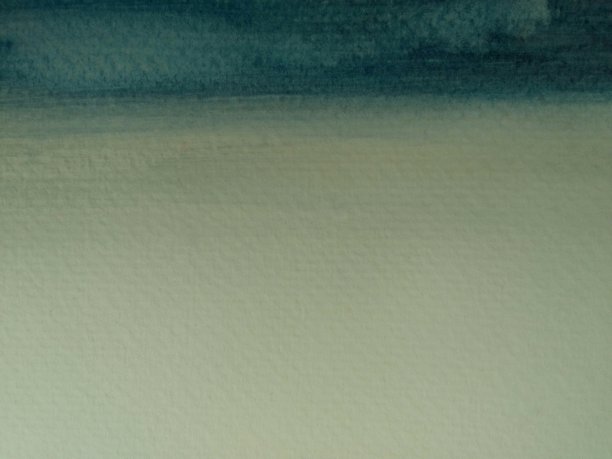 抽象水彩渐变蓝白色的天空背景和复制空间;在纸上手绘的水彩画。插图图片下载