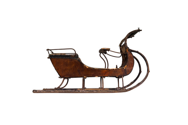 旧的木制雪橇孤立在白色的背景上图片下载