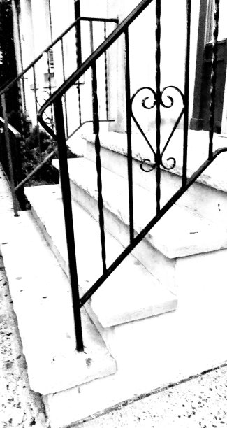 水泥楼梯的黑白镜头图片下载