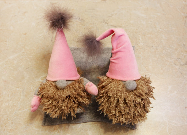 一步一步说明新年的小精灵。第六步:按照这个指导缝一个侏儒朋友收集图片下载