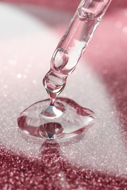 化妆吸管，粉红色，深色背景。图片下载