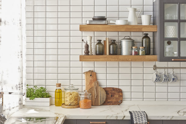 厨房黄铜器具，厨师配件。挂铜厨房图片下载