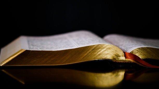 打开课本,圣经图片下载