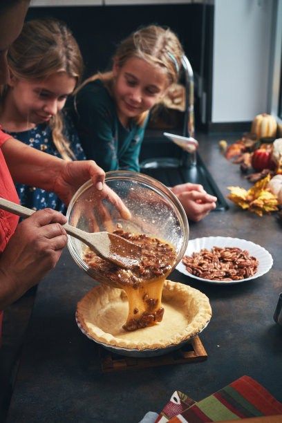 为节日准备山核桃派图片下载