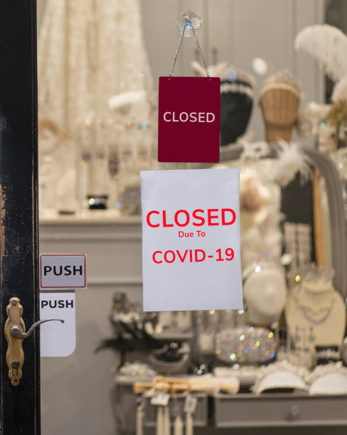 餐馆、商店、办公室或其他场所外悬挂的关闭标志图片下载