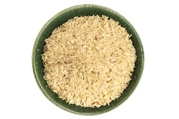 米粒棕色的陶瓷碗在白色的背景。图片下载