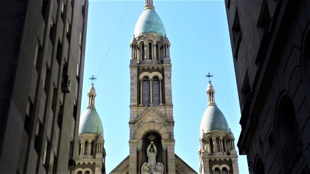 位于布宜诺斯艾利斯的“Santísimo萨克拉门托大教堂”或“Iglesia del Santísimo萨克拉门托大教堂”。图片下载