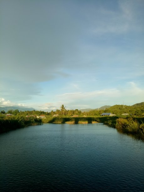 哥伦达洛河水库的美丽景色。图片下载