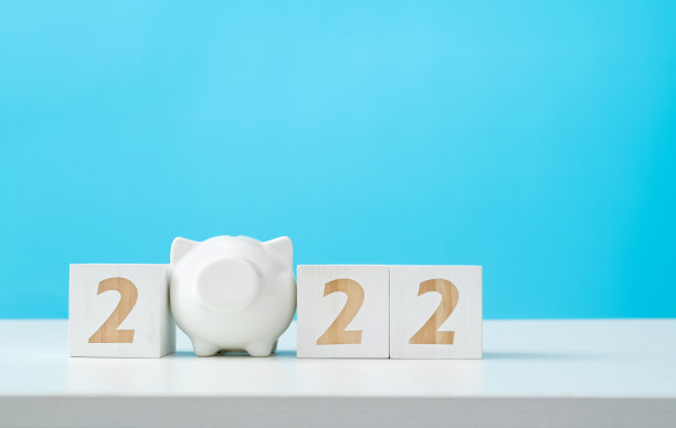 2022年新年和桌上的存钱罐图片下载