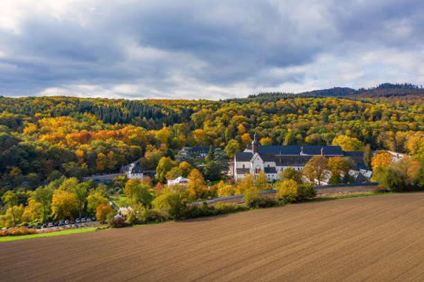 德国Kiedrich附近的Eberbach修道院图片下载