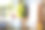 圣诞装饰食品配送服务的纸包桌上。现成品订单，环保可回收包装。假日餐饮，制作甜点，饼干和糖果自制。模拟了图片下载
