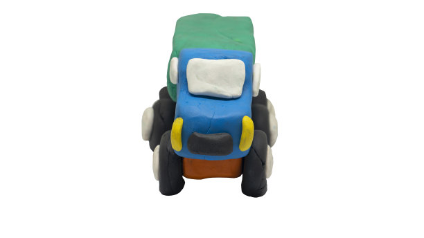 卡车形状的橡皮泥。儿童手工制作汽车的正面视图。图片下载