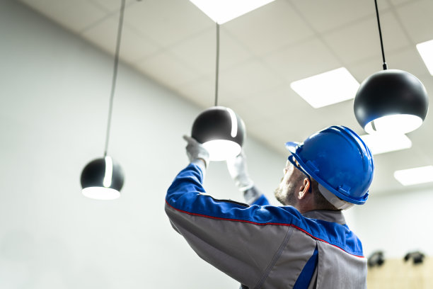 家庭顶棚灯设备维护图片下载