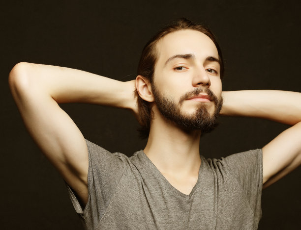 生活方式和人物观念:英俊青年的肖像图片下载