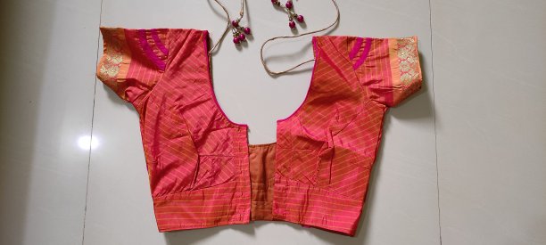 女性花颈衬衫设计形象图片下载