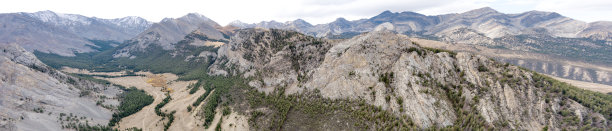 爱达荷州荒野中失落的河流山脉的鸟瞰图图片下载